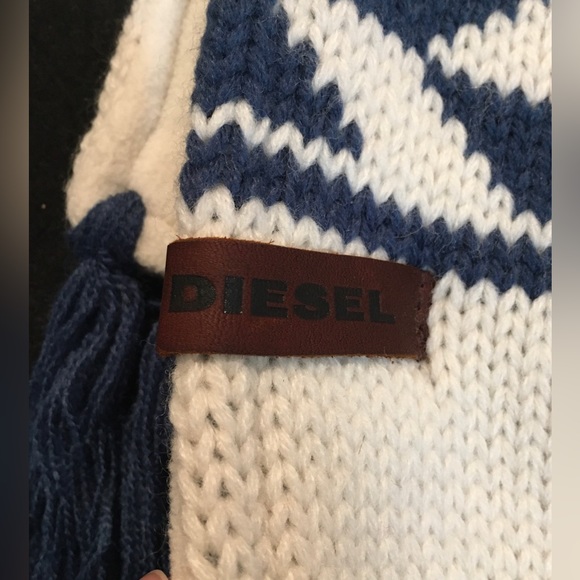Diesel - Unique White And Blue Heavy Weight Knit Winter Scarf - Picture 2 of 10